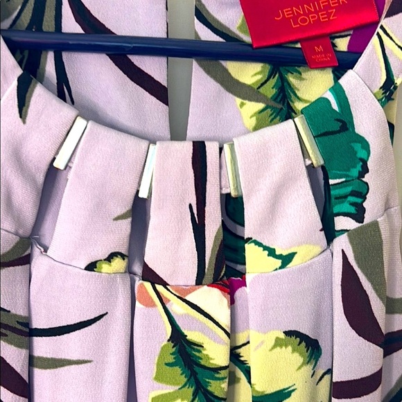 EUC Women’s Jennifer Lopez Floral Sleeveless Blouse - Picture 3 of 5